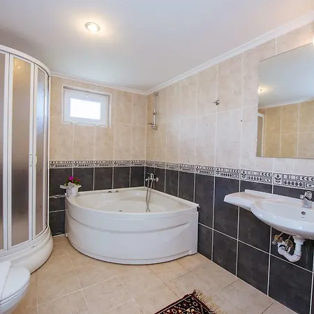 Infinity Yaniklar Villa *